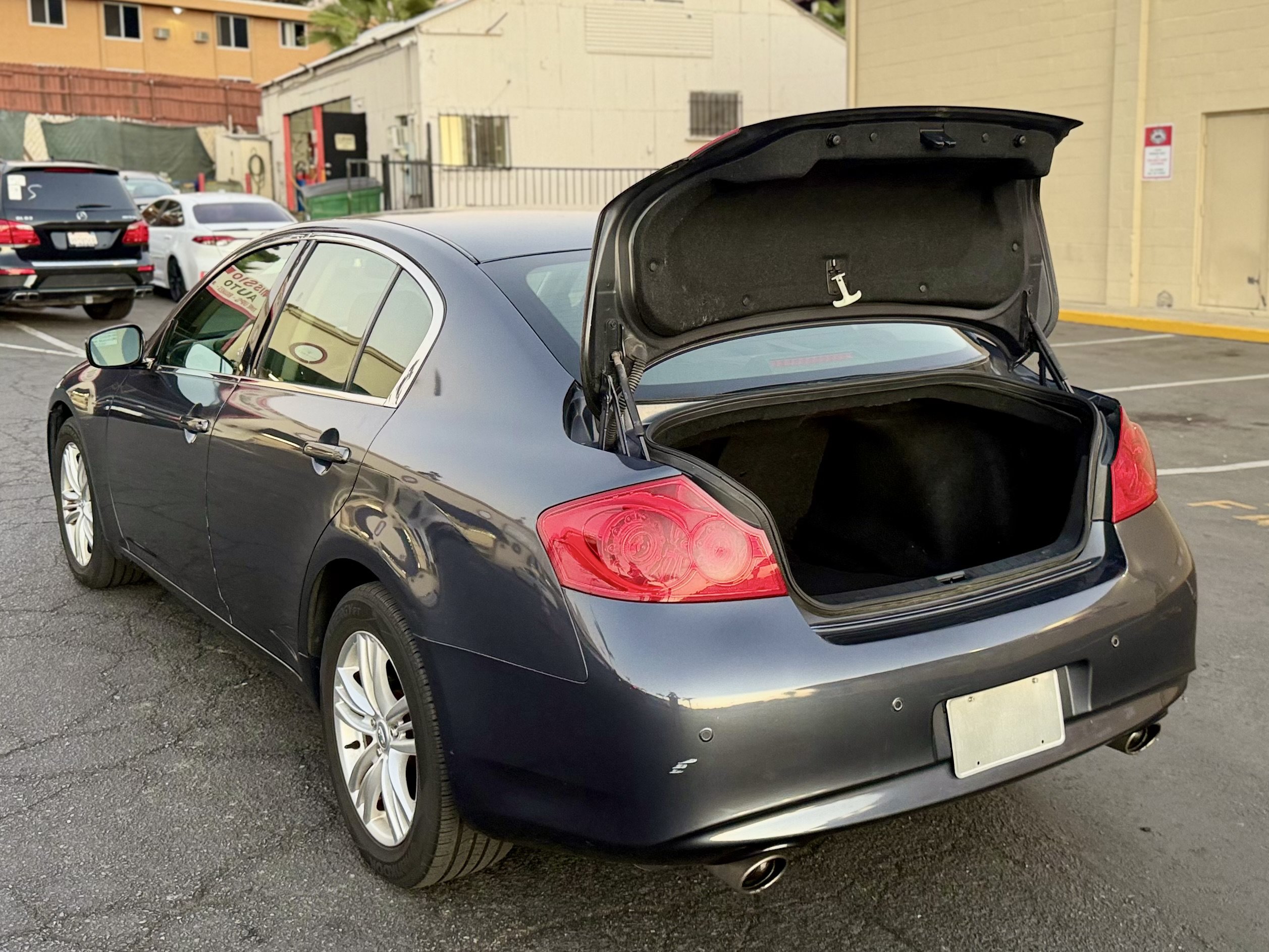 Used 2012 INFINITI G37 x Sedan w/ Premium Pkg AWD/4WD image 9