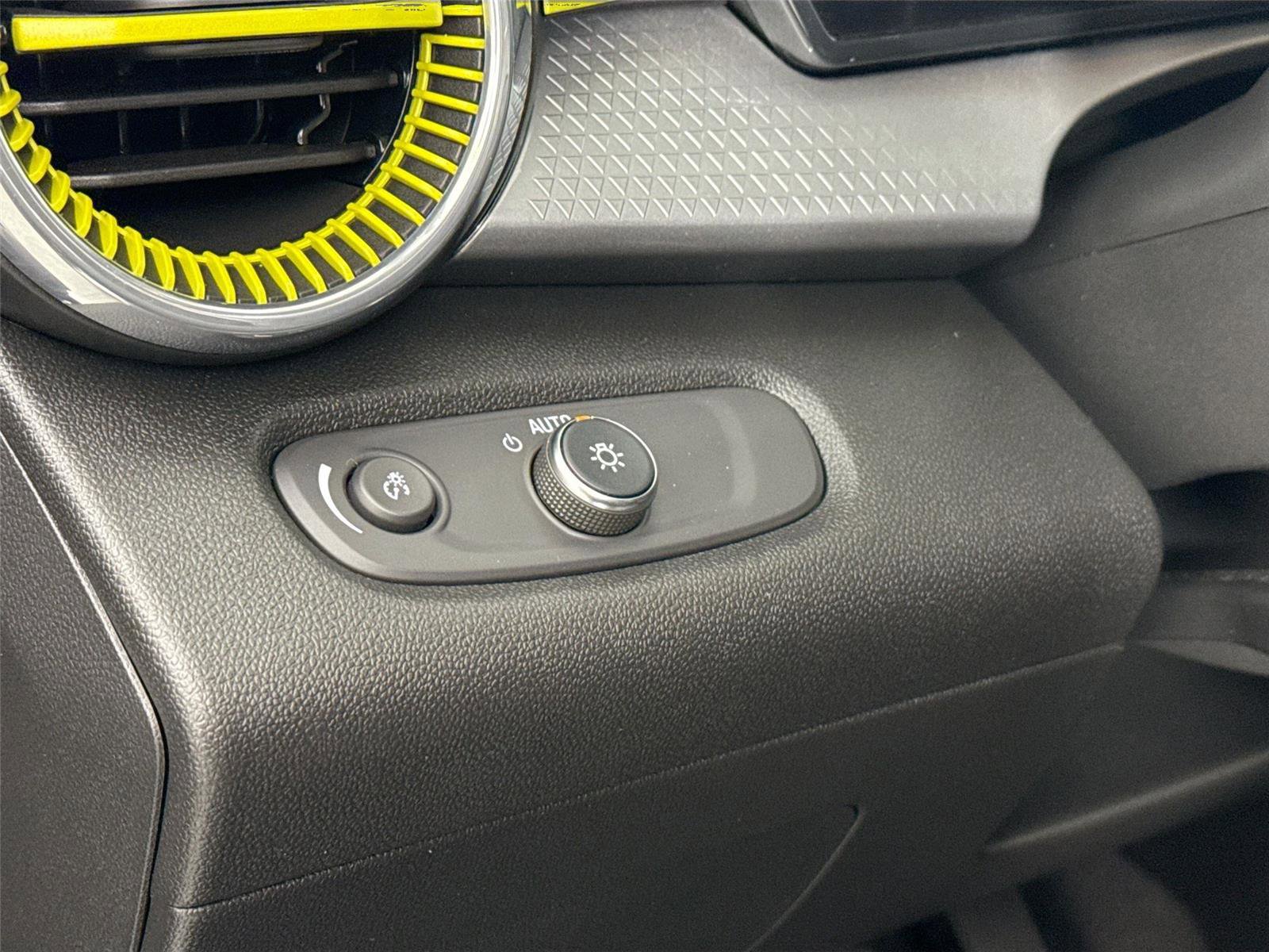 Used 2024 Chevrolet Trax LT w/ Driver Confidence Package FWD image 15