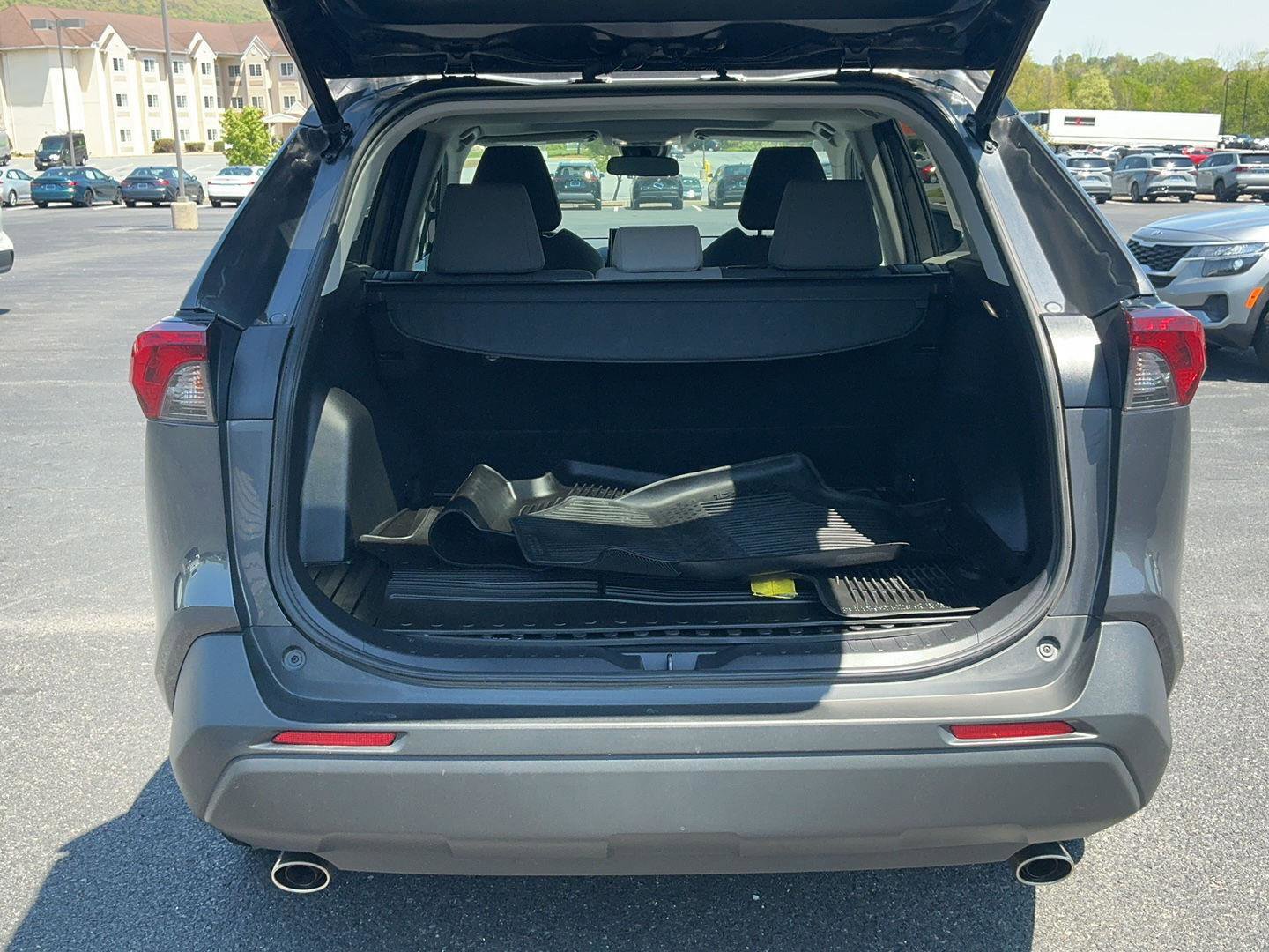 Certified 2022 Toyota RAV4 XLE w/ Convenience Package AWD/4WD image 9