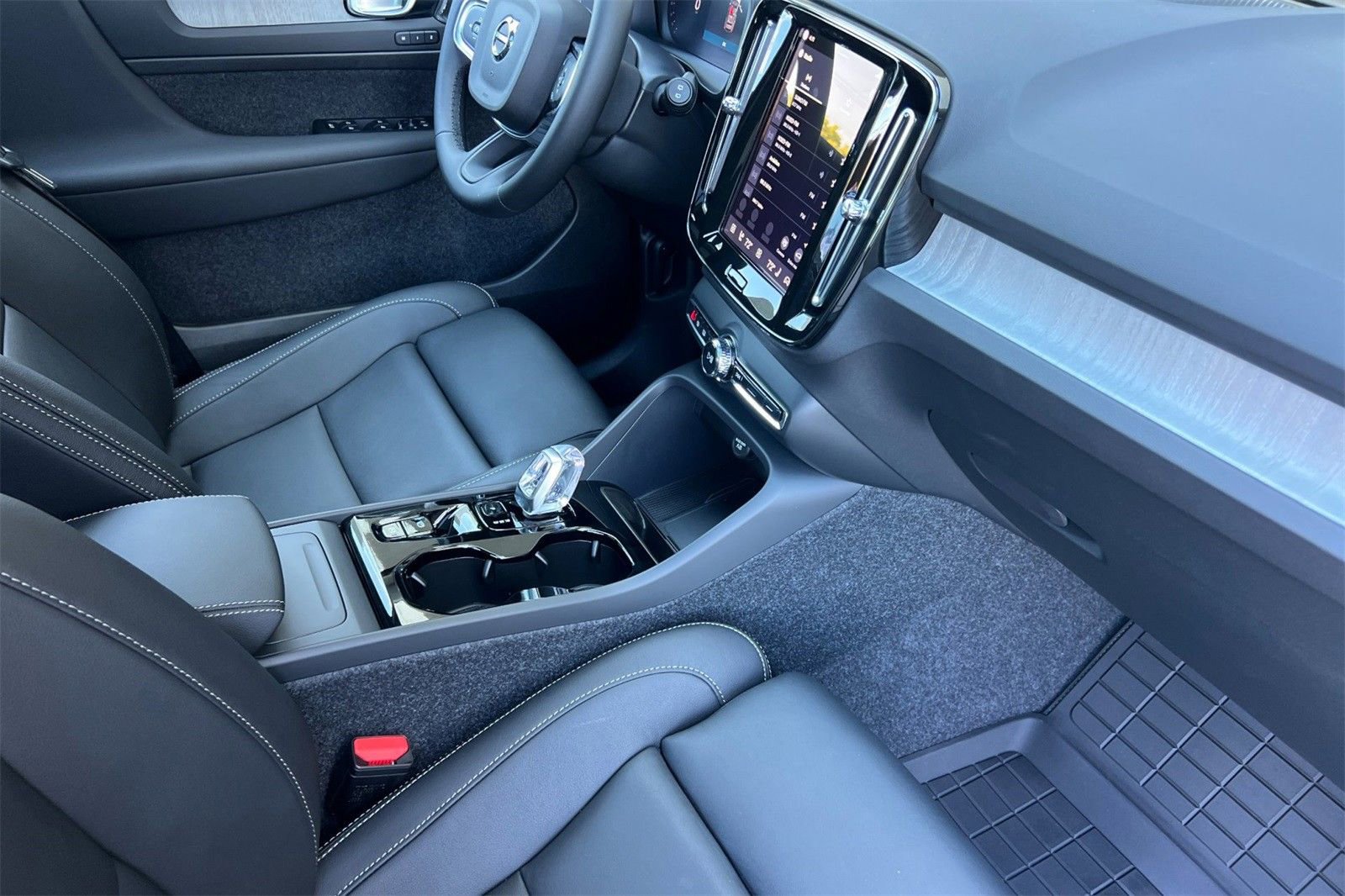 New 2026 Volvo XC40 B5 Ultra w/ Climate Package image 15