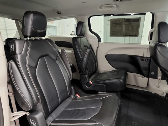Used 2024 Chrysler Pacifica Touring-L FWD image 28
