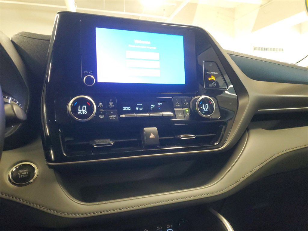 Used 2023 Toyota Highlander LE image 26