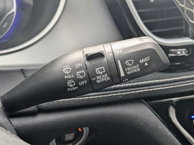 Used 2025 Chrysler Pacifica Limited FWD image 27