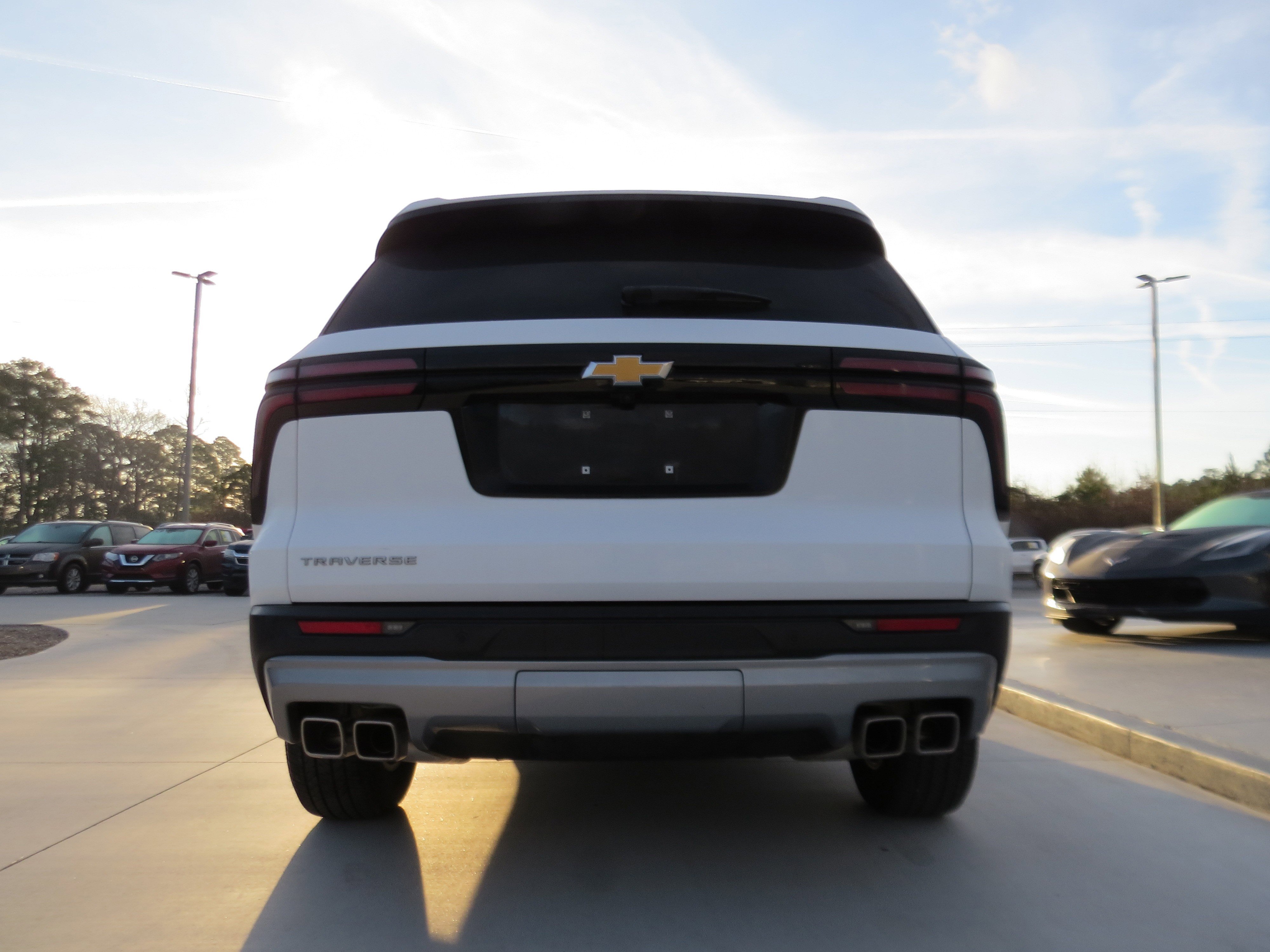 Used 2025 Chevrolet Traverse LT image 5