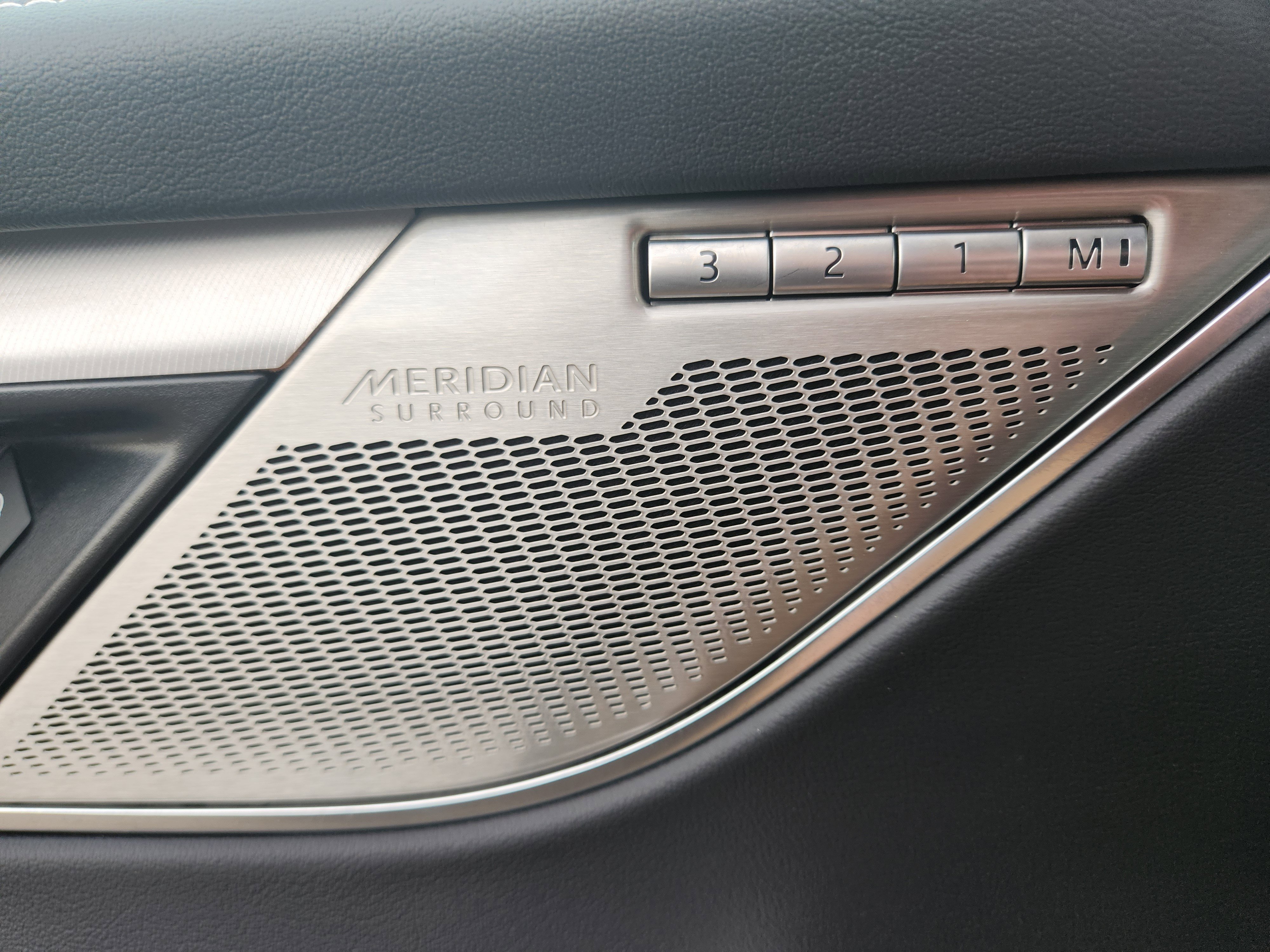 Used 2024 Jaguar F-PACE R-Dynamic S image 13