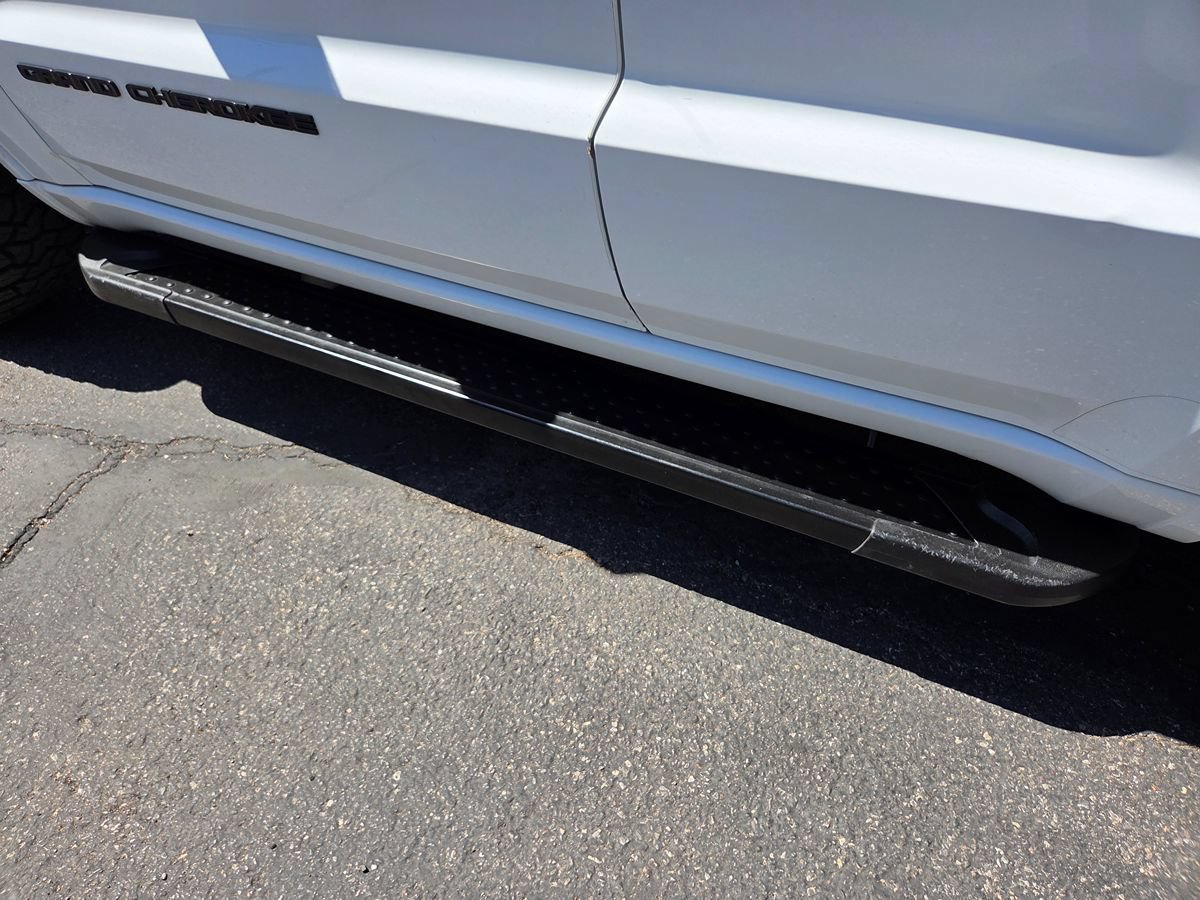 Used 2018 Jeep Grand Cherokee Altitude RWD image 29