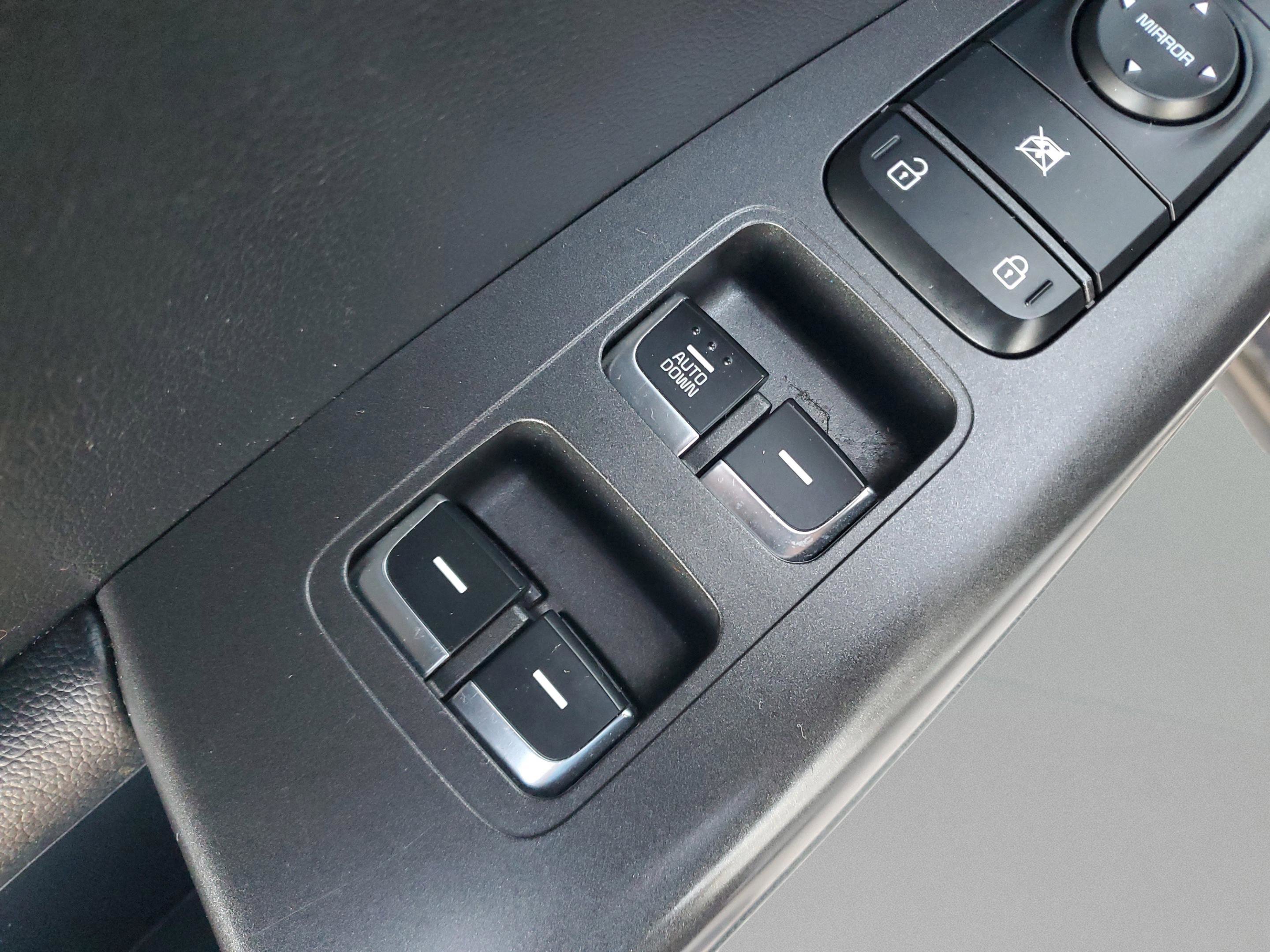 Used 2022 Kia Sportage LX image 18