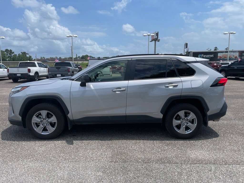 Used 2025 Toyota RAV4 LE AWD/4WD image 4