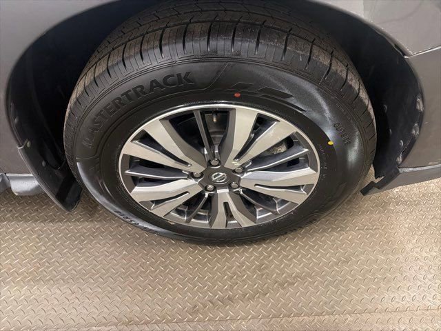 Used 2019 Nissan Pathfinder Platinum image 5