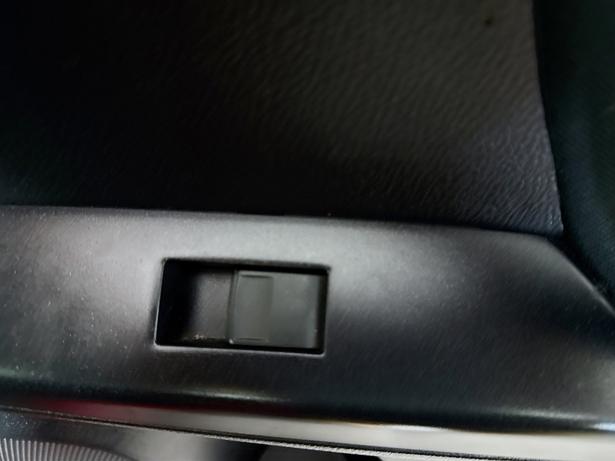 Used 2018 Toyota RAV4 LE image 30