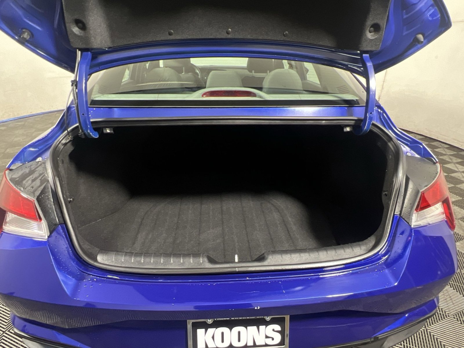 Used 2023 Hyundai Elantra SEL w/ Cargo Package image 23