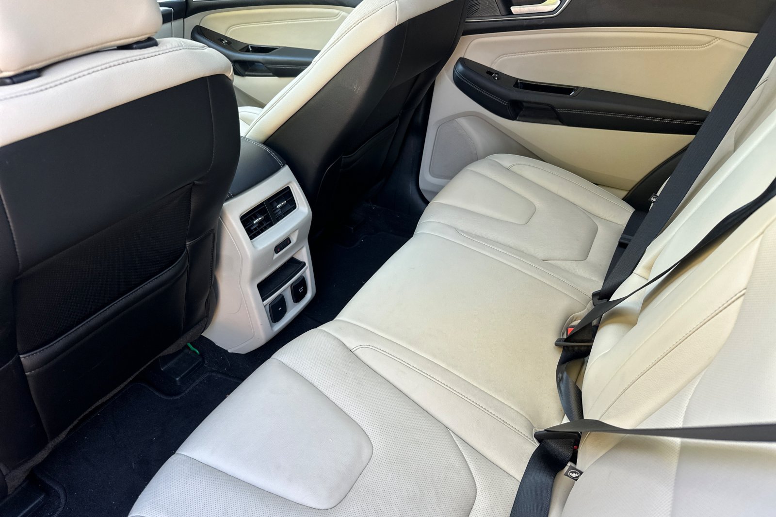 Used 2020 Ford Edge Titanium w/ Equipment Group 301A FWD image 14