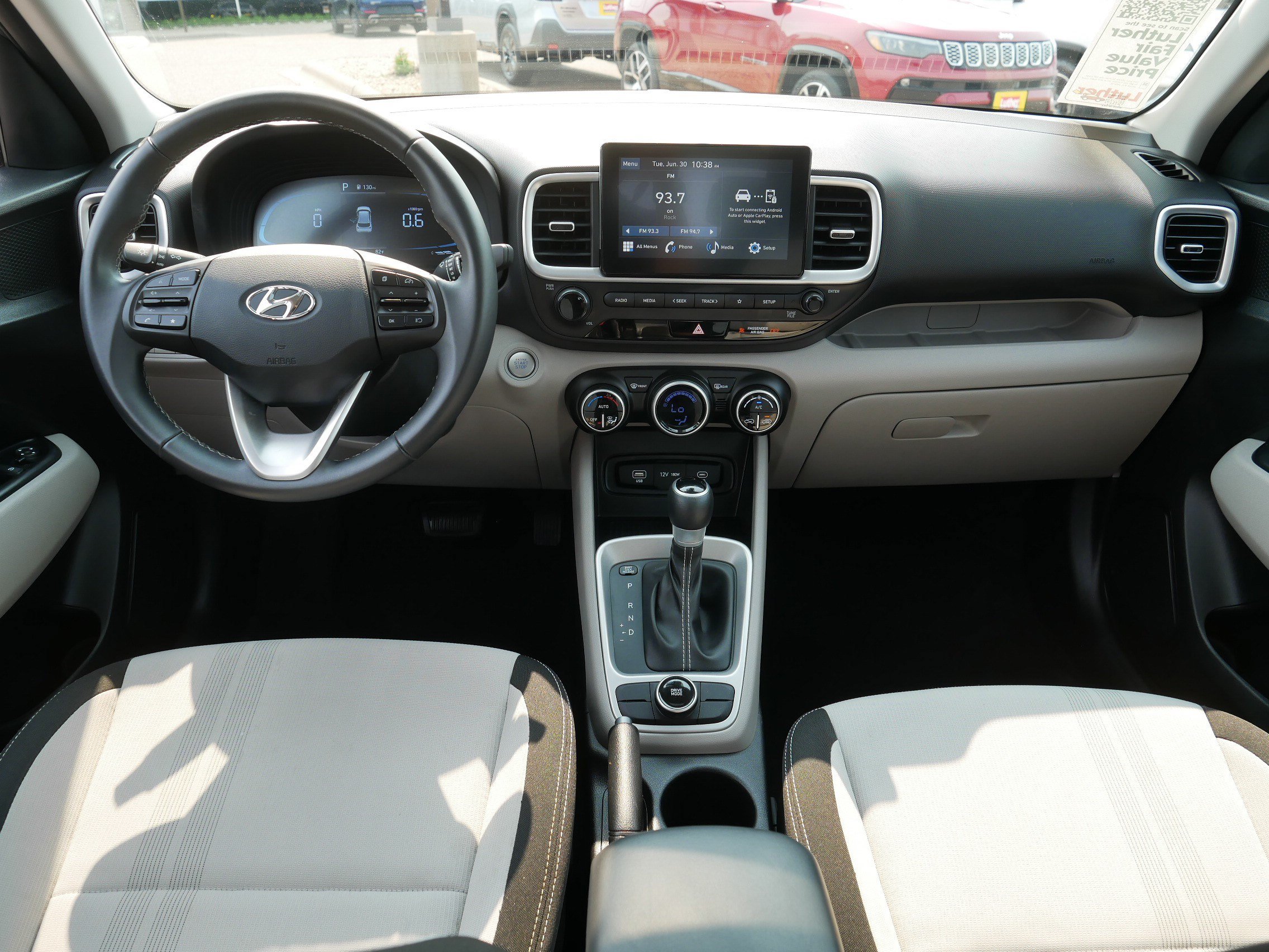Used 2025 Hyundai Venue SEL FWD image 10