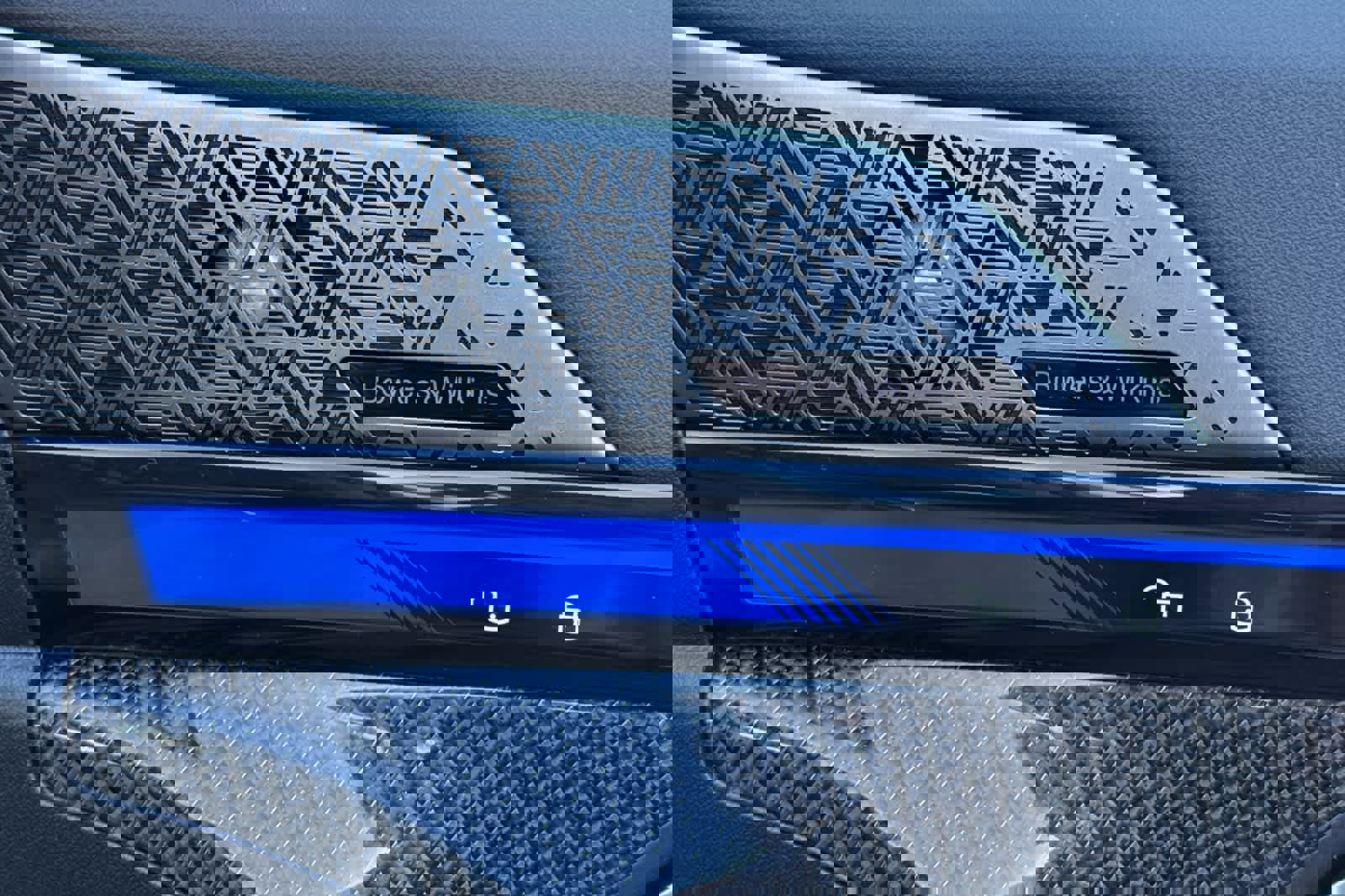 Used 2025 BMW M5 w/ Carbon Package image 19