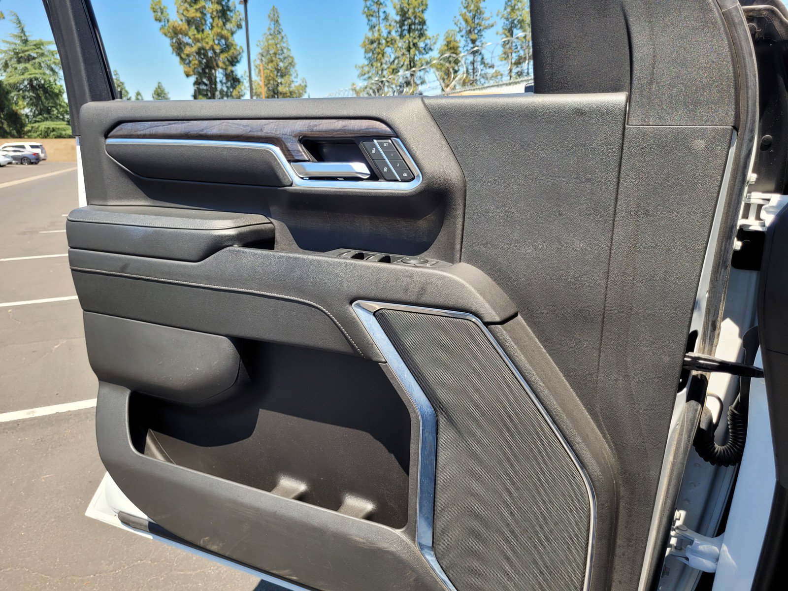 Used 2024 Chevrolet Silverado 2500 LTZ AWD/4WD image 24