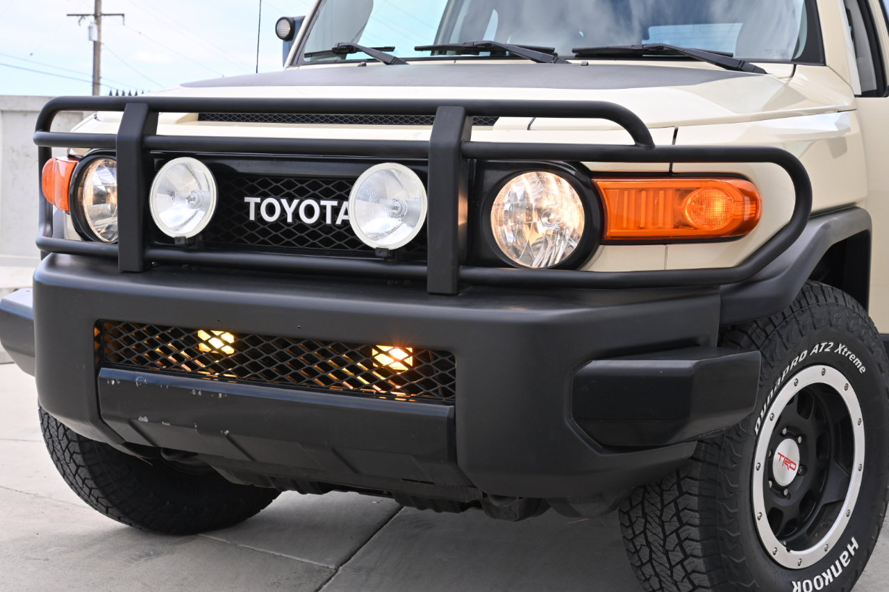 Used 2010 Toyota FJ Cruiser 4WD image 35