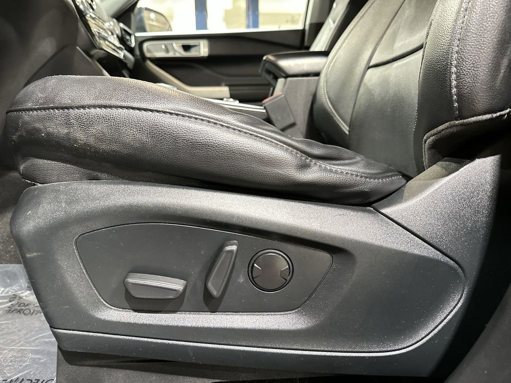 Used 2021 Ford Explorer Limited w/ Equipment Group 301A image 14