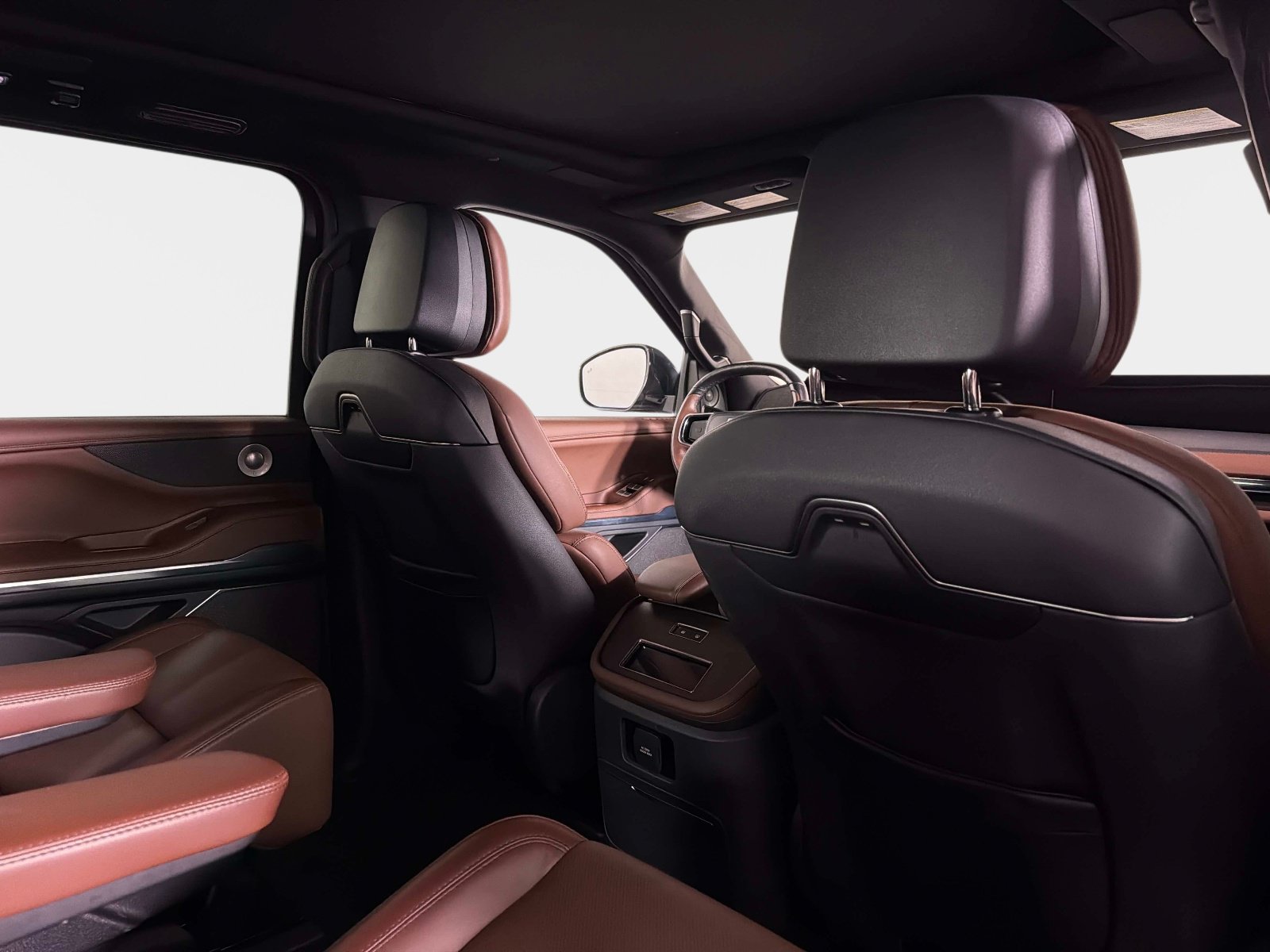 Used 2025 Lincoln Navigator Reserve AWD/4WD image 32