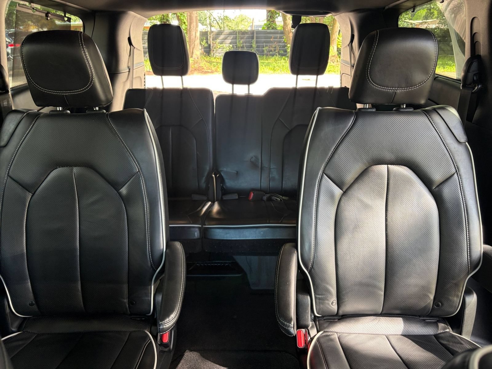 Used 2025 Chrysler Pacifica Limited FWD image 39