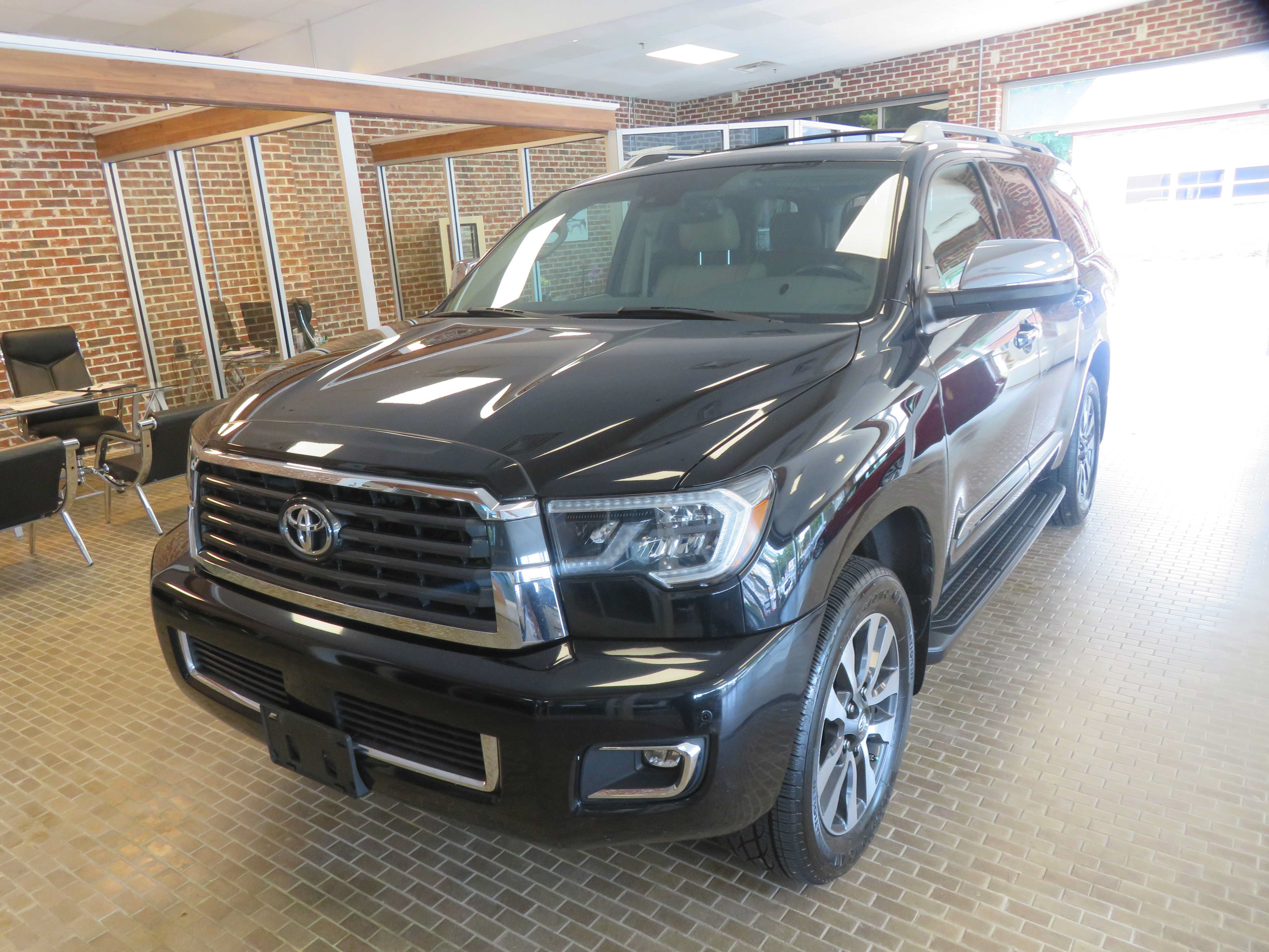Used 2020 Toyota Sequoia Limited w/ Safety & Convenience Package AWD/4WD image 95