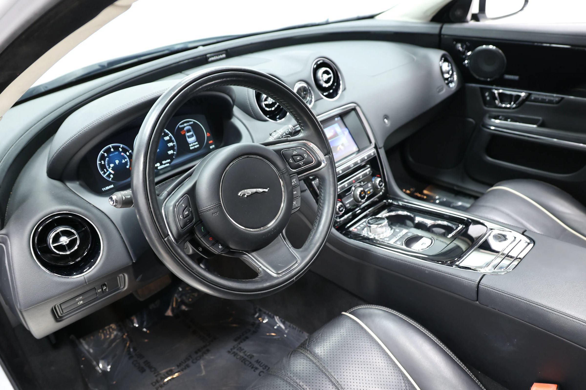 Used 2017 Jaguar XJ Supercharged RWD image 2