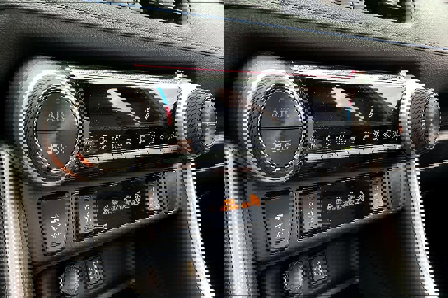 Used 2024 Toyota RAV4 XSE image 32