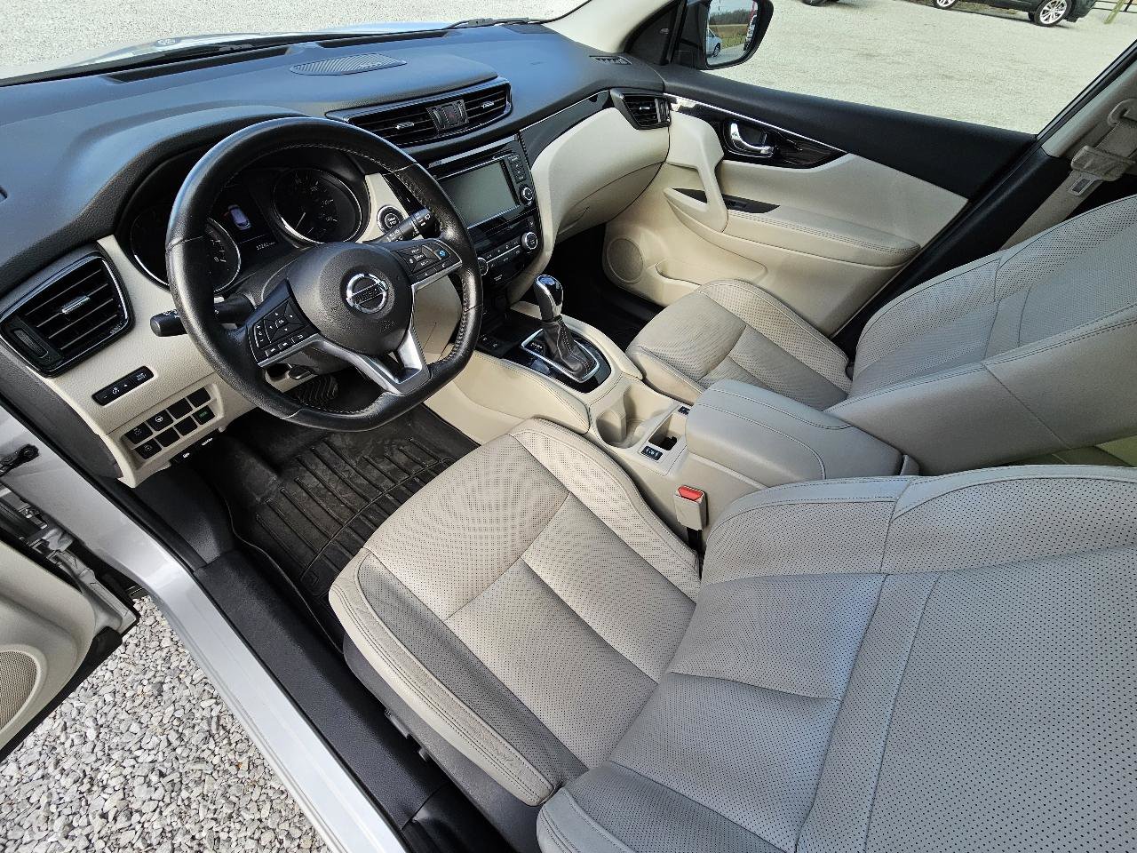 Used 2019 Nissan Rogue Sport SL w/ Premium Package image 16