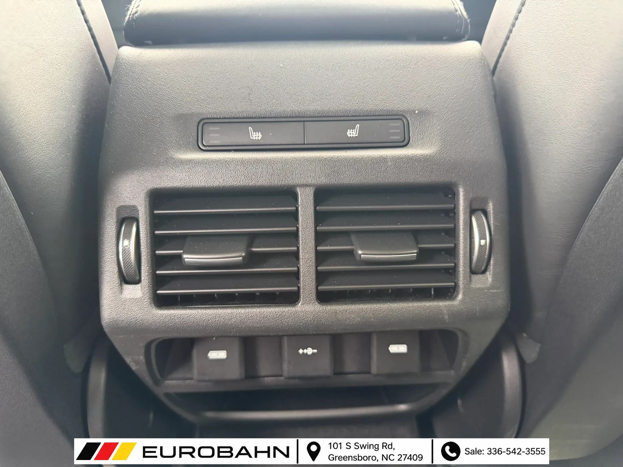 Used 2020 Land Rover Discovery Sport SE AWD/4WD image 16