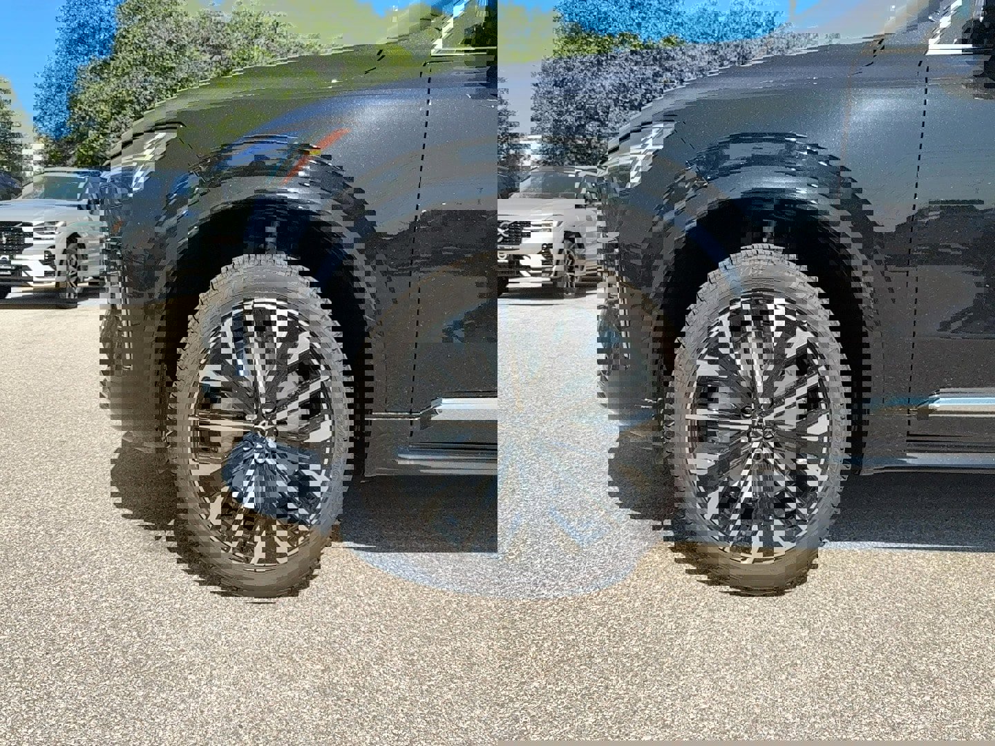 New 2026 Volvo XC90 B5 Core image 9