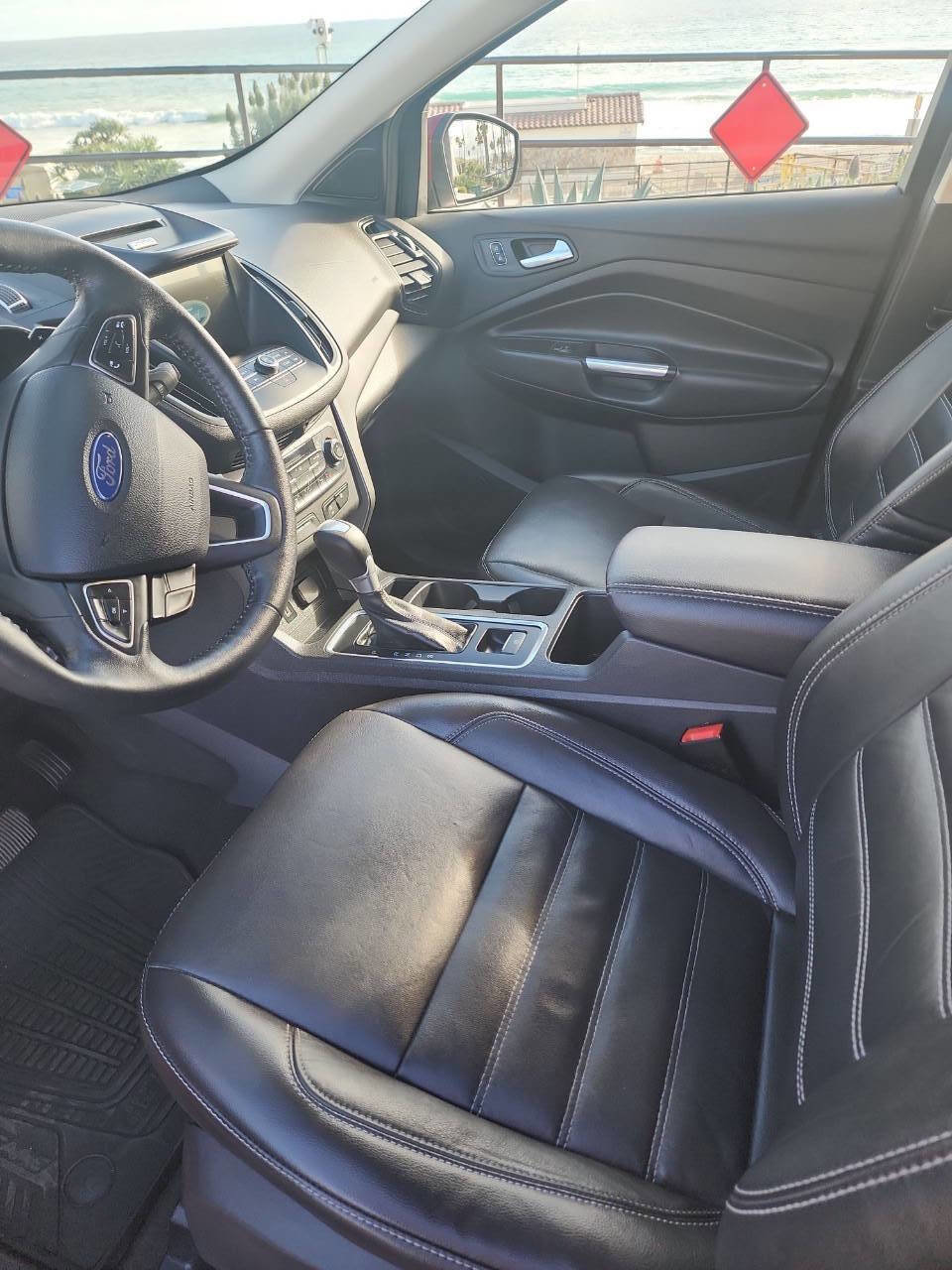 Used 2017 Ford Escape SE w/ SE Leather Comfort Package FWD image 8