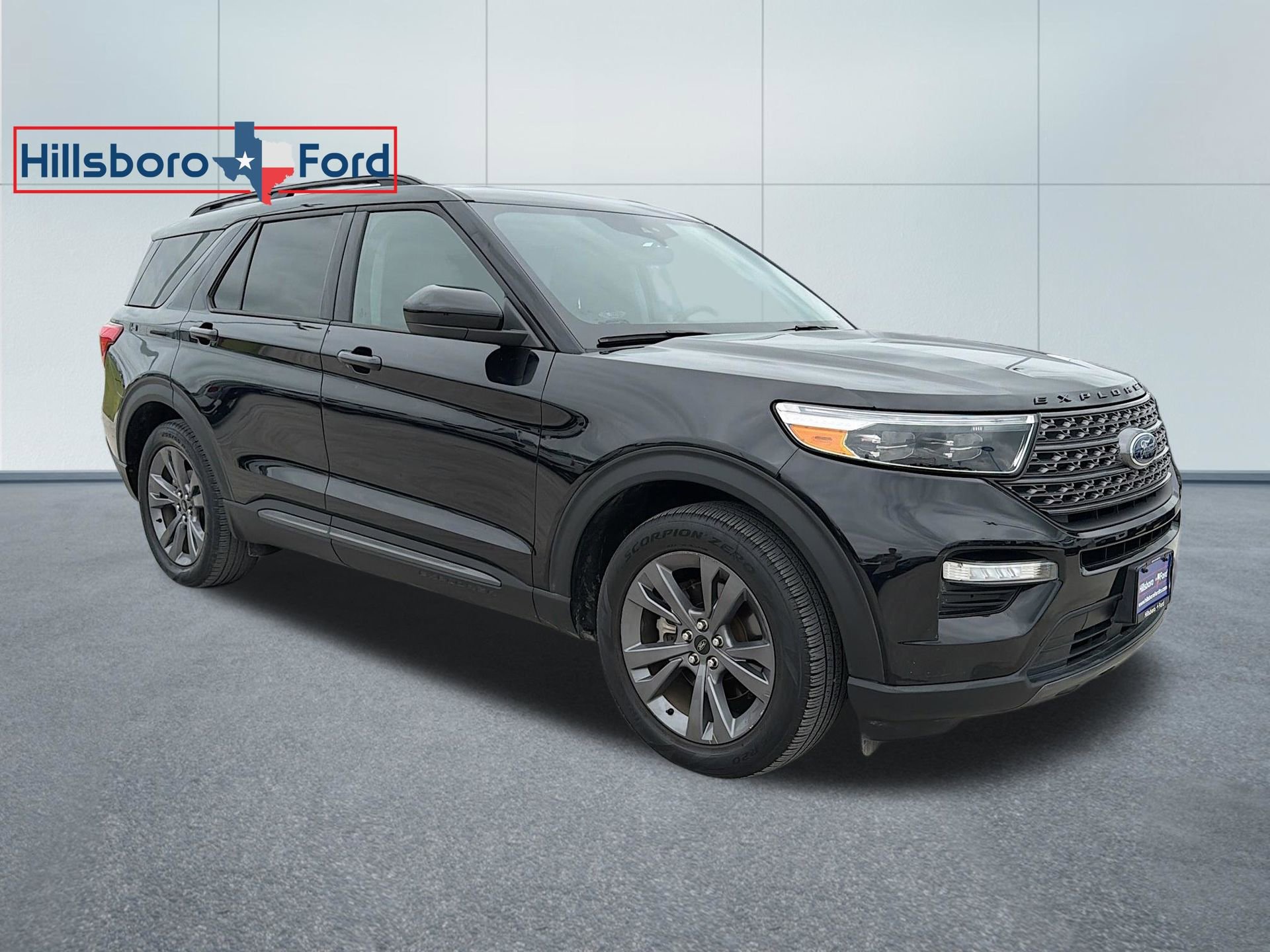 Used 2022 Ford Explorer XLT w/ Equipment Group 202A image 4