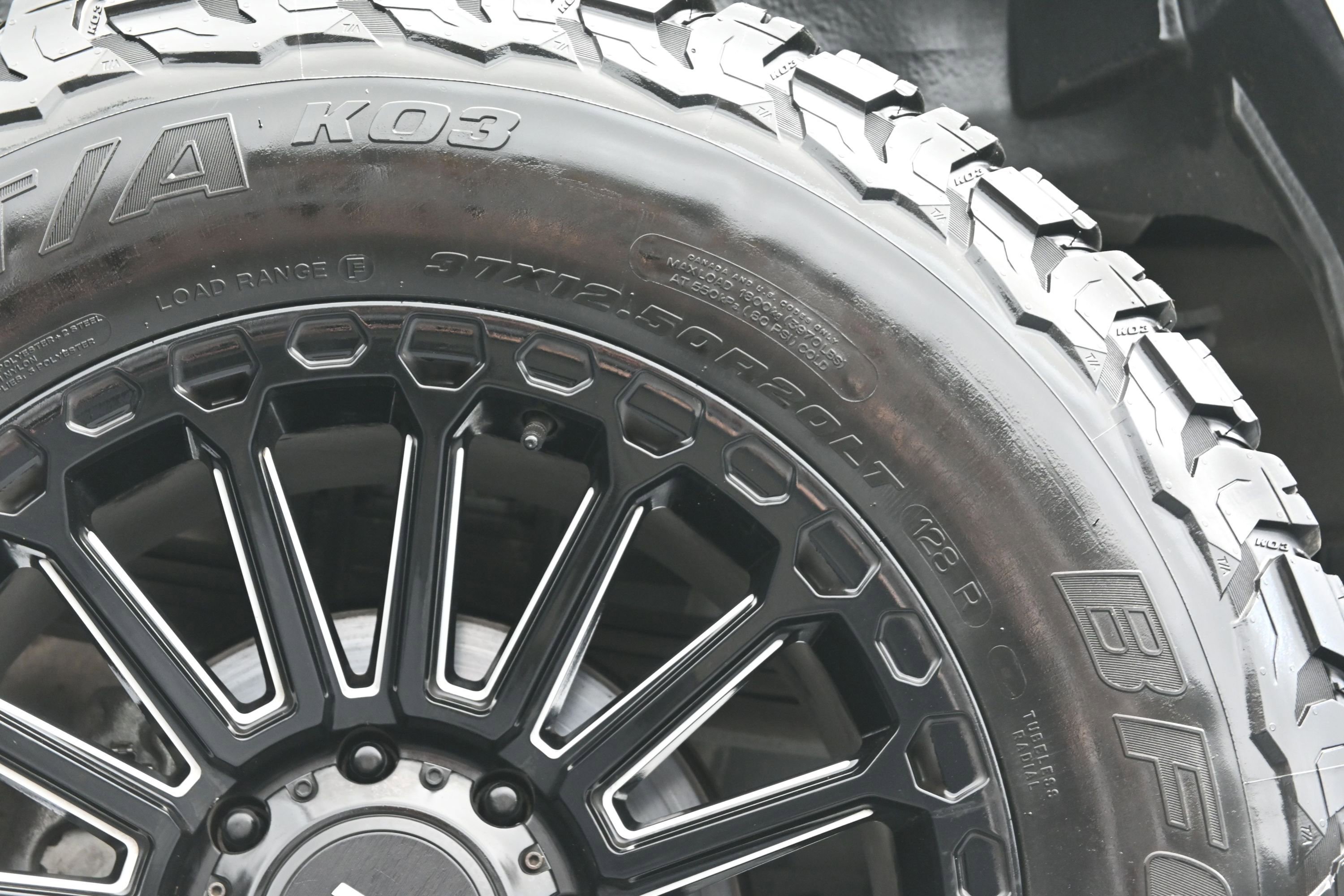 Used 2022 Ford F350 Platinum w/ FX4 Off-Road Package AWD/4WD image 44