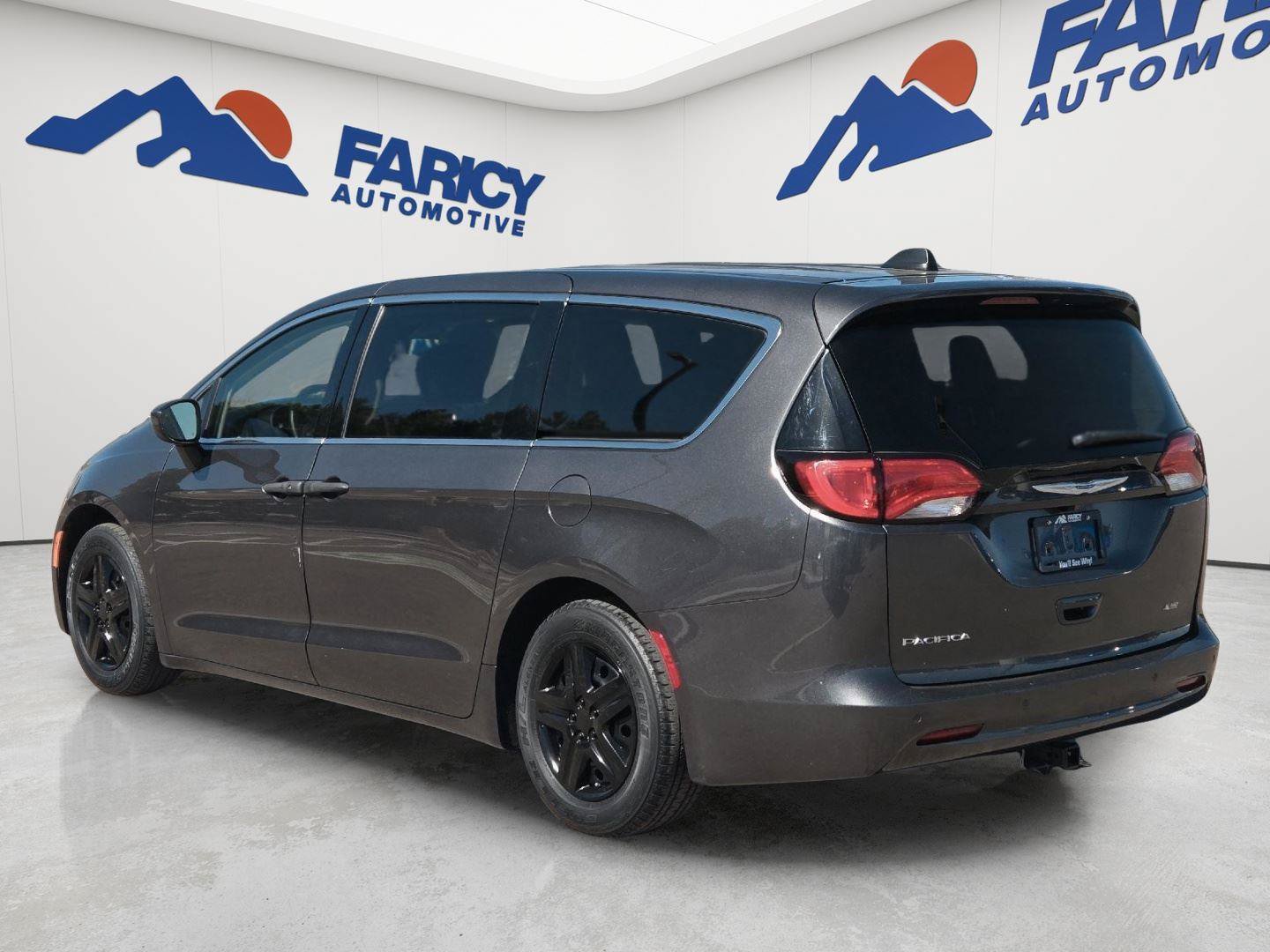 Used 2019 Chrysler Pacifica L FWD image 11