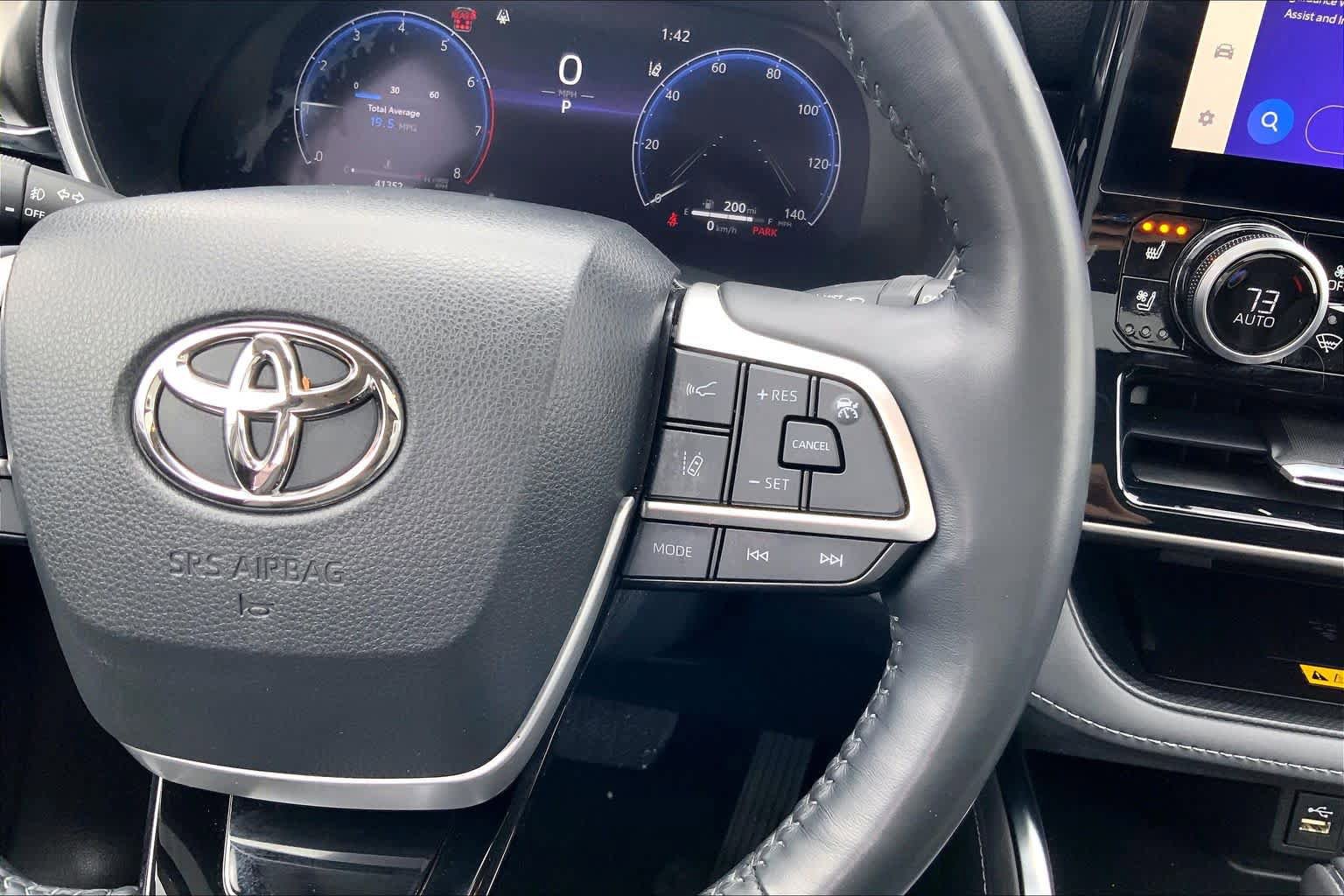 Used 2023 Toyota Highlander Limited AWD/4WD image 23