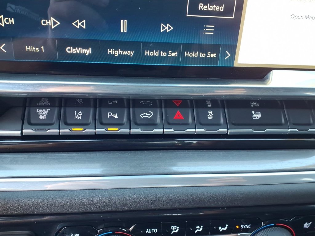 Used 2026 Chevrolet Silverado 3500 High Country w/ Technology Package AWD/4WD image 31