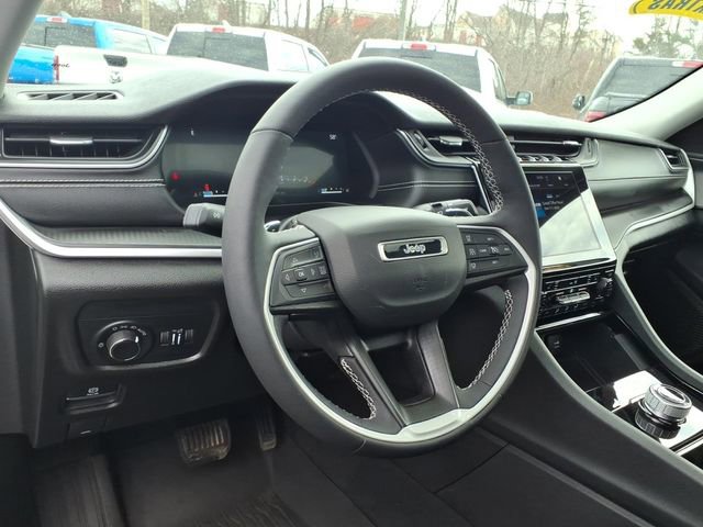 Certified 2023 Jeep Grand Cherokee Laredo w/ Luxury Tech Group I AWD/4WD image 27