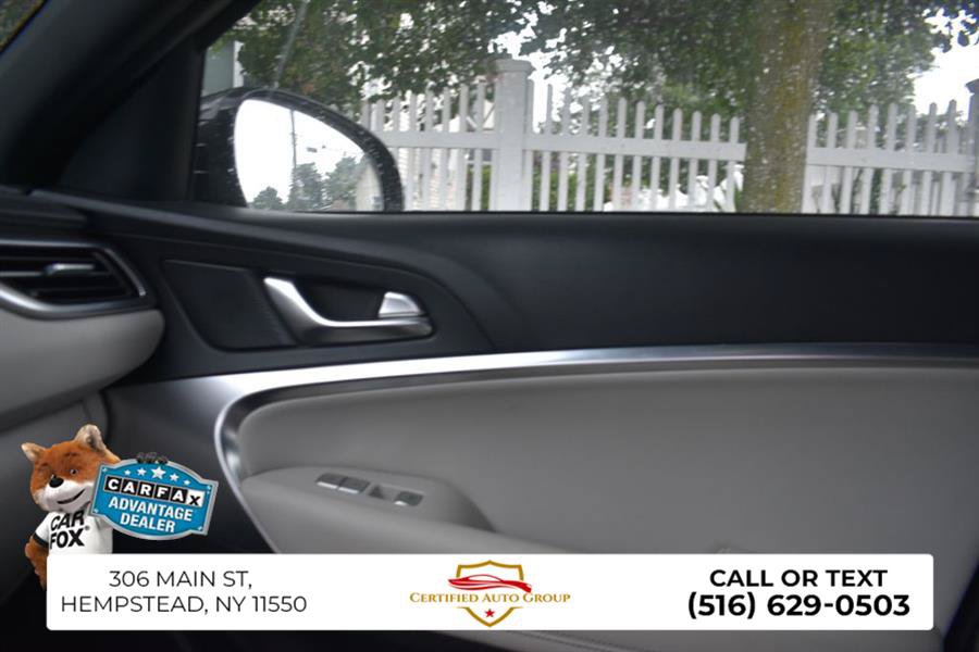 Used 2025 Genesis G70 2.5T image 19