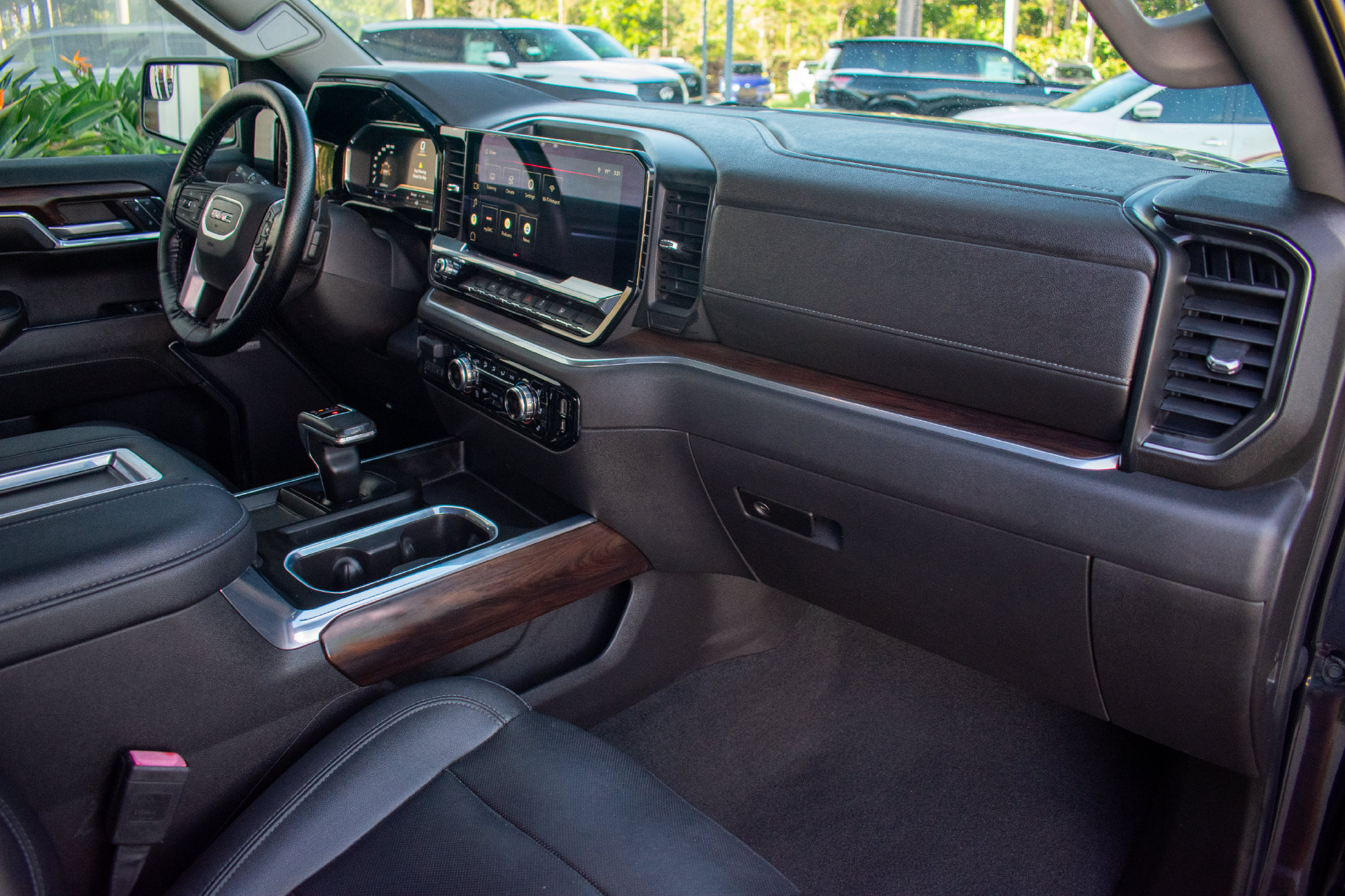 Used 2022 GMC Sierra 1500 SLT w/ SLT Premium Package RWD image 26