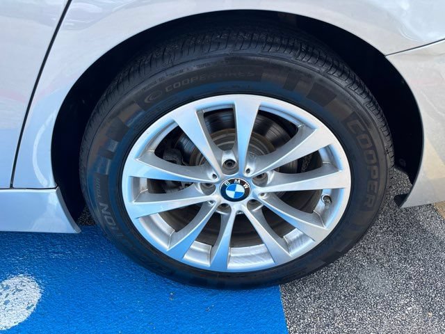 Used 2018 BMW 320i Sedan RWD image 10