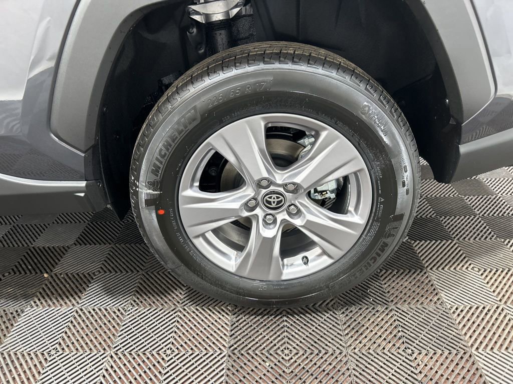 Used 2025 Toyota RAV4 XLE image 31