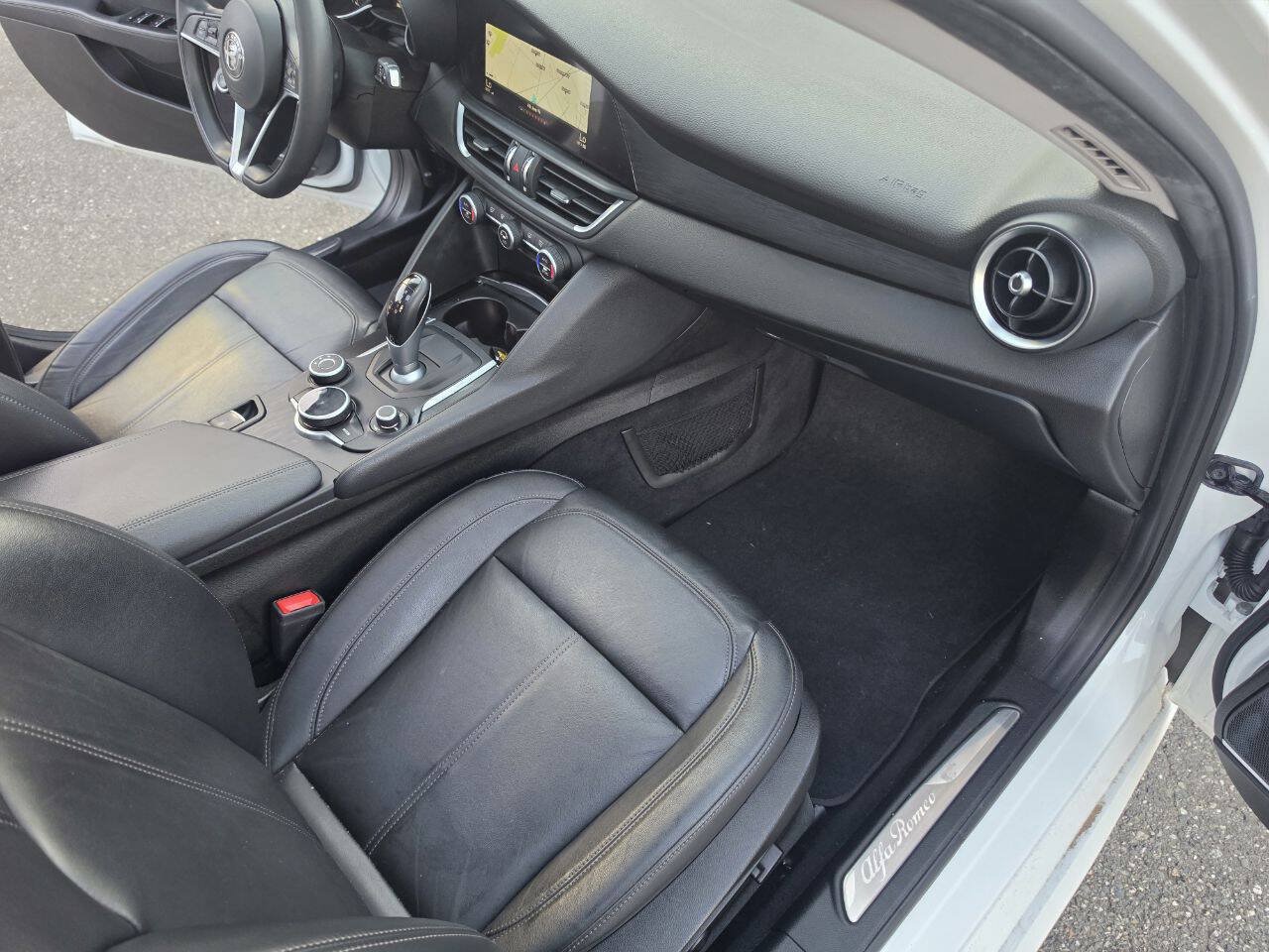 Used 2018 Alfa Romeo Giulia RWD image 46
