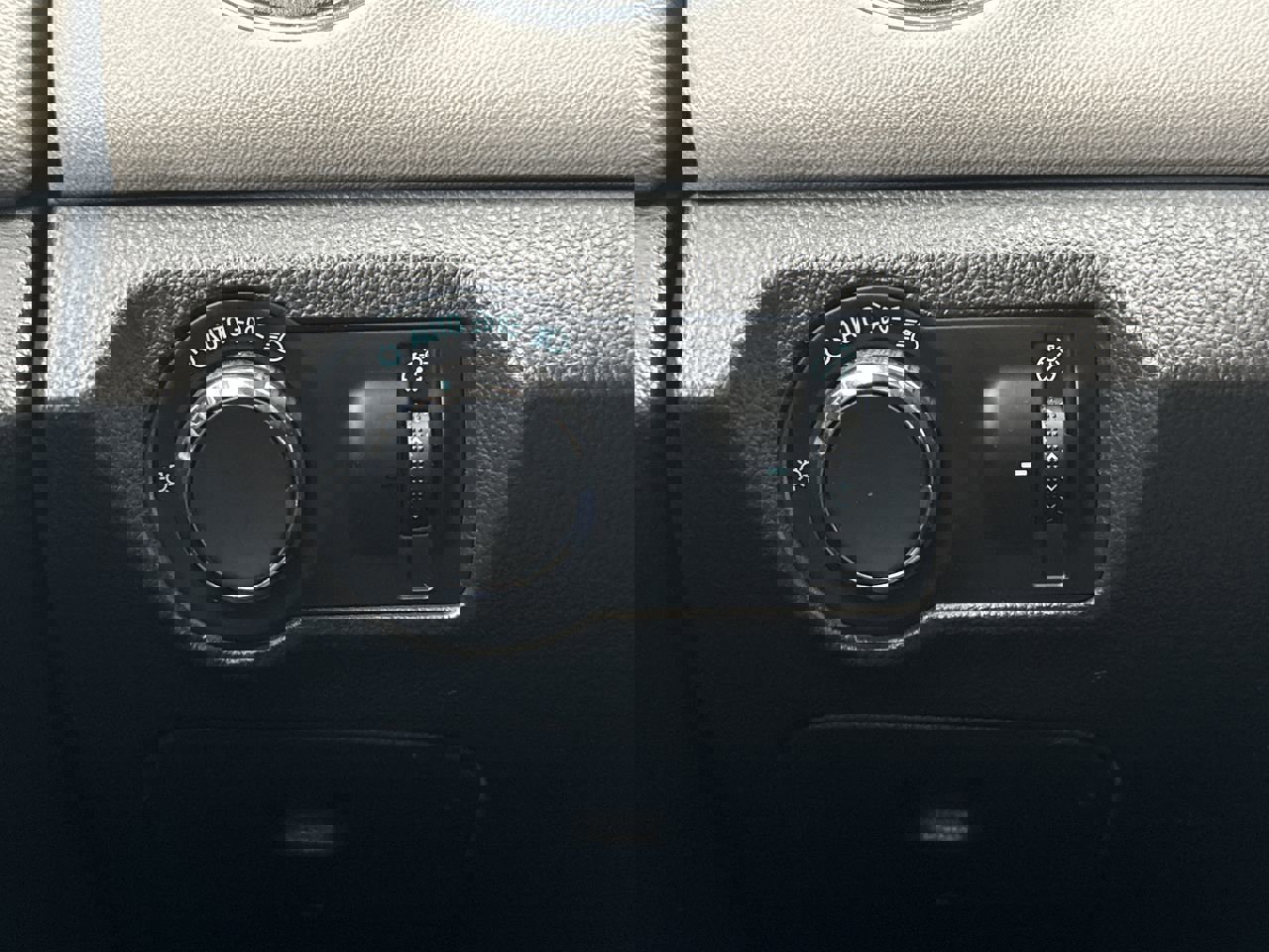 Used 2011 Chevrolet Cruze LT image 14