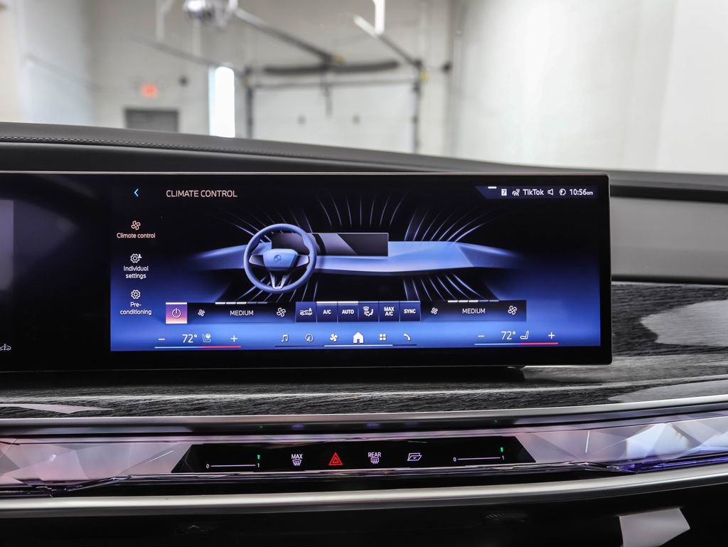 Used 2025 BMW 760i xDrive w/ Executive Package image 18