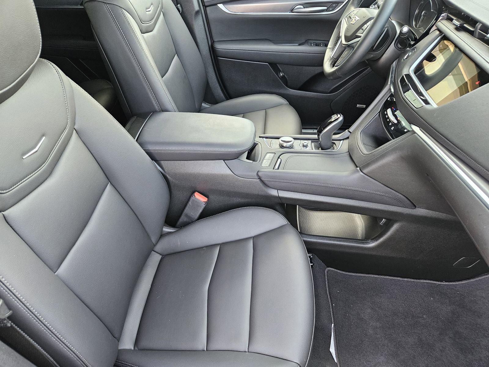 New 2026 Cadillac XT5 Luxury image 17