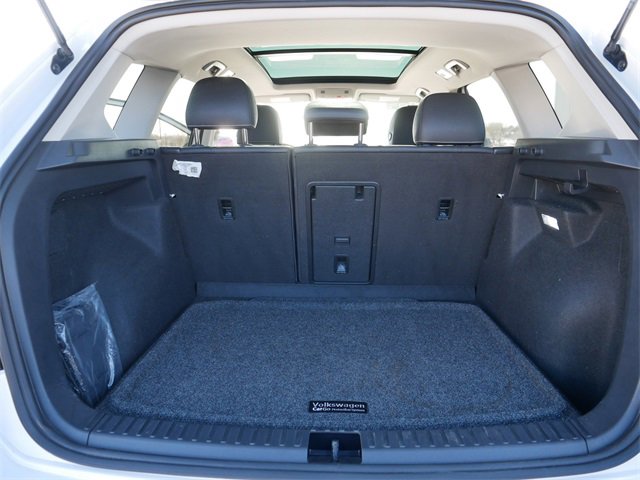 Certified 2025 Volkswagen Taos SE w/ Panoramic Sunroof Package image 18