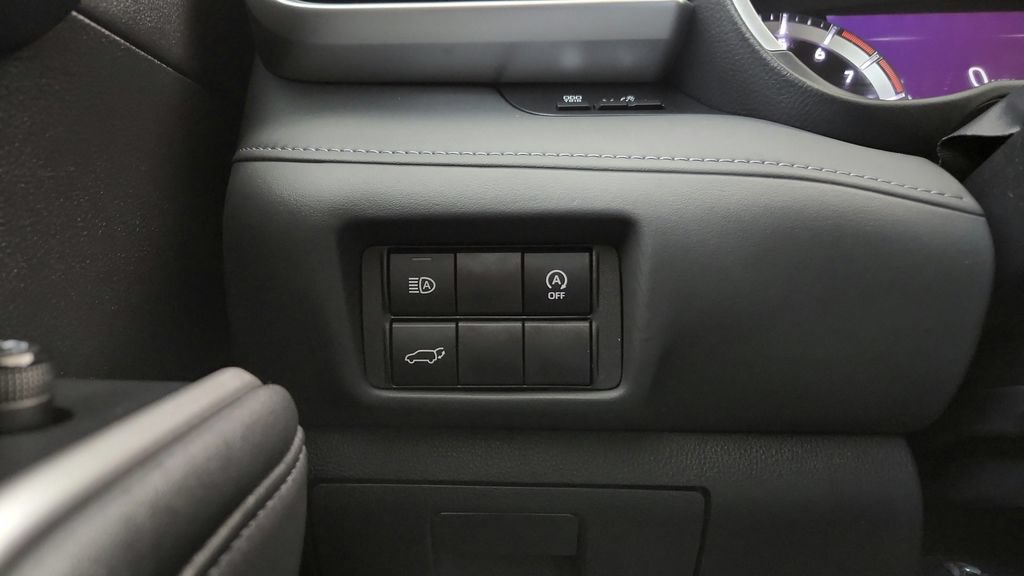 Certified 2024 Toyota Highlander XLE AWD/4WD image 34