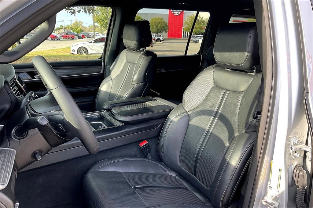 Used 2024 Jeep Wagoneer Series II w/ Flexible Seating Group image 30