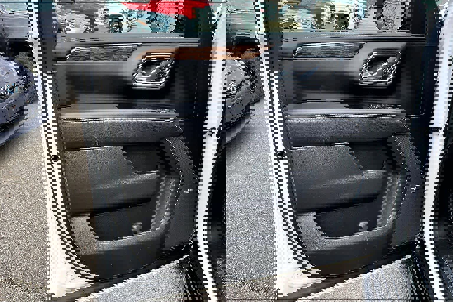 Used 2023 Chevrolet Suburban Premier AWD/4WD image 21