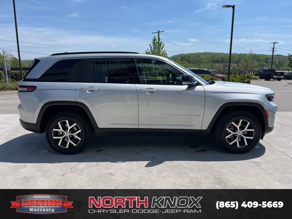 Used 2025 Jeep Grand Cherokee Limited AWD/4WD image 19