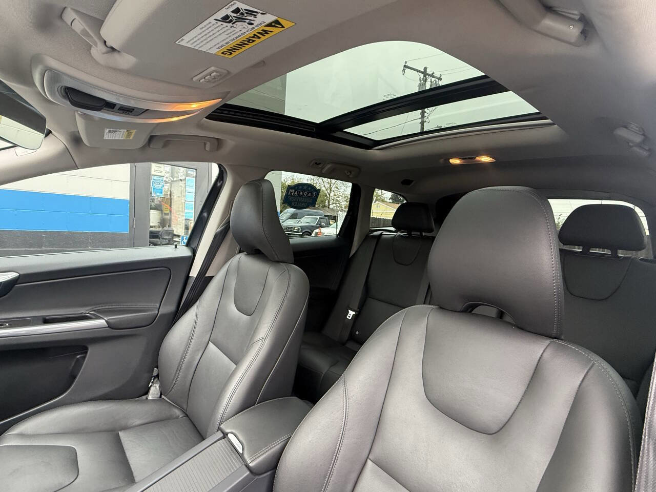 Used 2016 Volvo XC60 T5 Platinum w/ Climate Package image 9